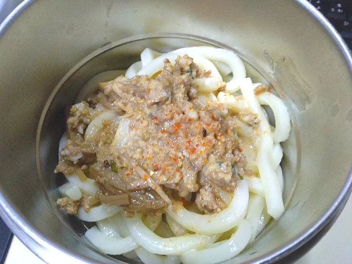 なめ茸と肉そぼろ入り胡麻ダレ冷やしうどん|darkbaronさん