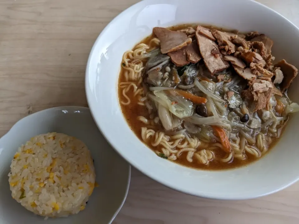 インスタントラーメン味噌󠄀で早秋餡掛け&市販の炒飯握りで簡単に|Tarou  Masayukiさん