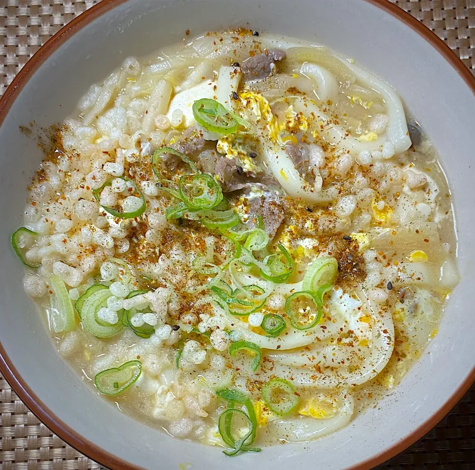 肉豆腐卵とじうどん|すくらんぶるえっぐさん