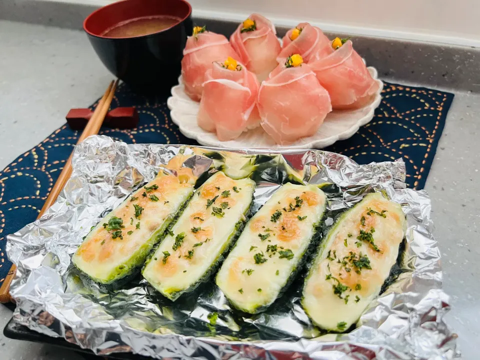 「ゴーヤのシーチキンマヨ詰めチーズ焼き」|バシュランさん