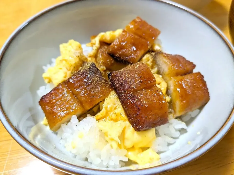 鰻もどきで鰻玉丼😋|きなこもちさん