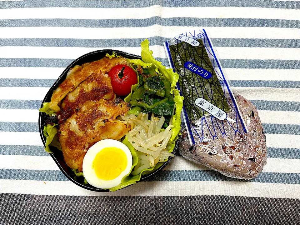 Snapdishの料理写真:焼き餃子、つる紫のおひたし、もやしねぎ塩ダレあえ、ゆで卵|jackybeanさん