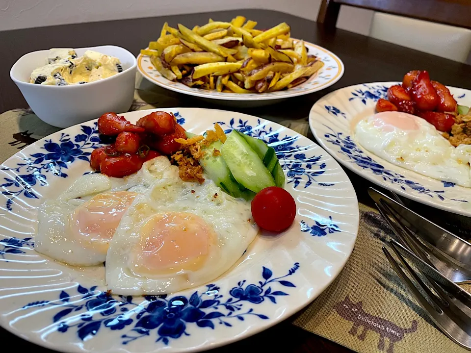 三味のフライドポテトとフライドエッグ🥚|うららさん