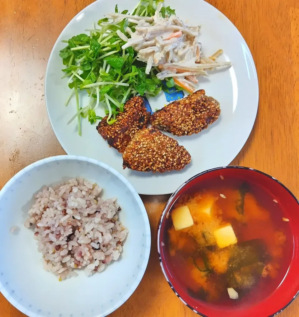 2023 0916　めかじきのごま醤油揚げ　ごぼうサラダ　豆腐とわかめのお味噌汁|いもこ。さん