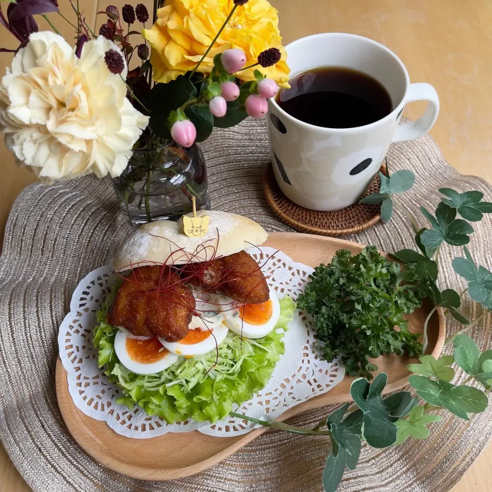 Snapdishの料理写真:9/23❤︎秋分の日お彼岸ですね🍂
甘辛ささみカツ&半熟たまごサンド🌱|Makinsさん