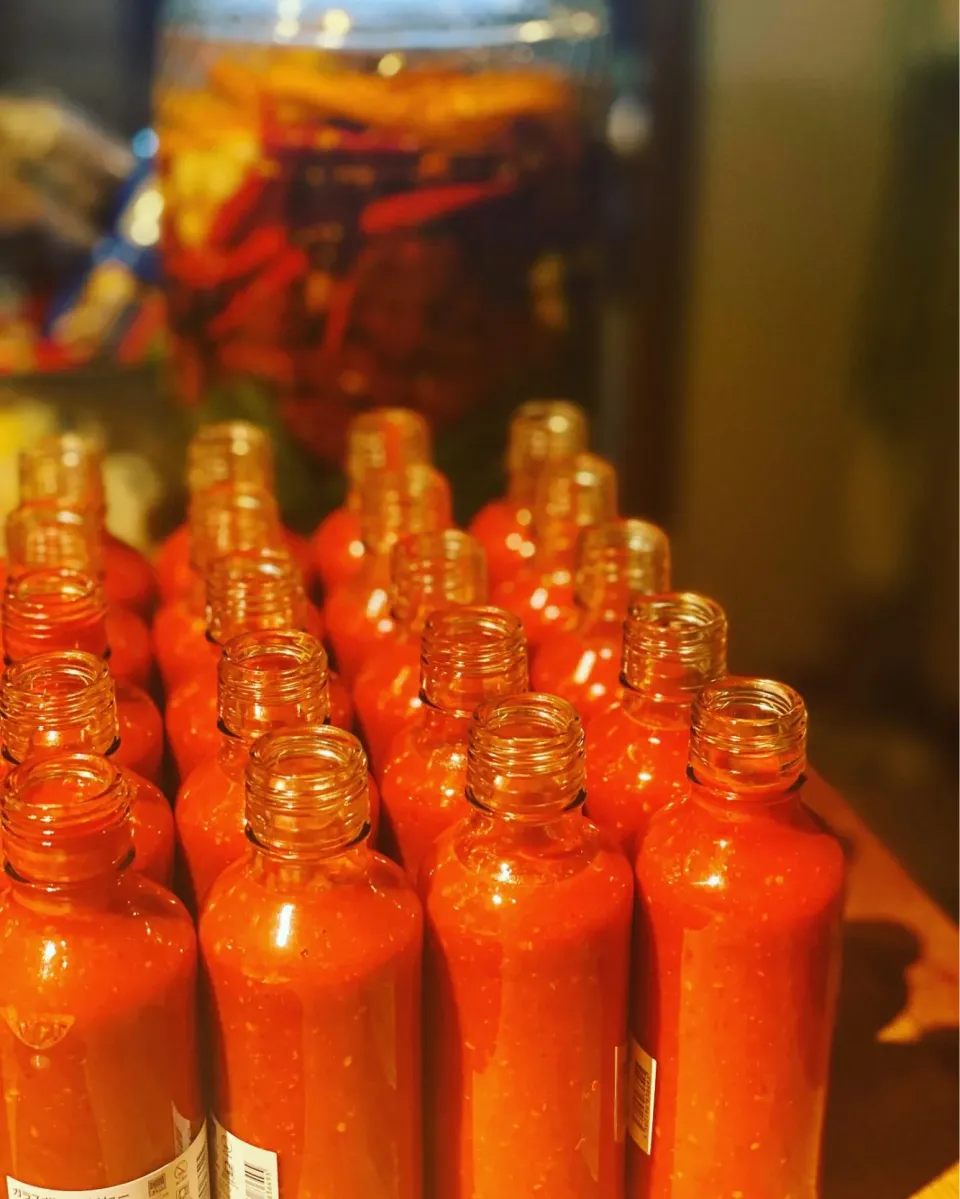 The New Batch ! 
My take on a 
West Indian Flavored Red Habanero Peppers 🌶️ Hot Sauce with a hint of Garlic 🧄 & Mango 🥭 
Full of Flavor Triple Blended 
#haba|Emanuel Hayashiさん