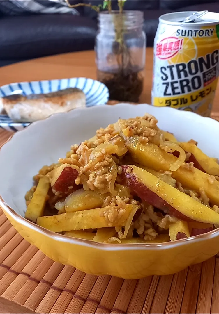 さつまいもと豚ひき肉のｶﾚｰきんぴら|まりおさん