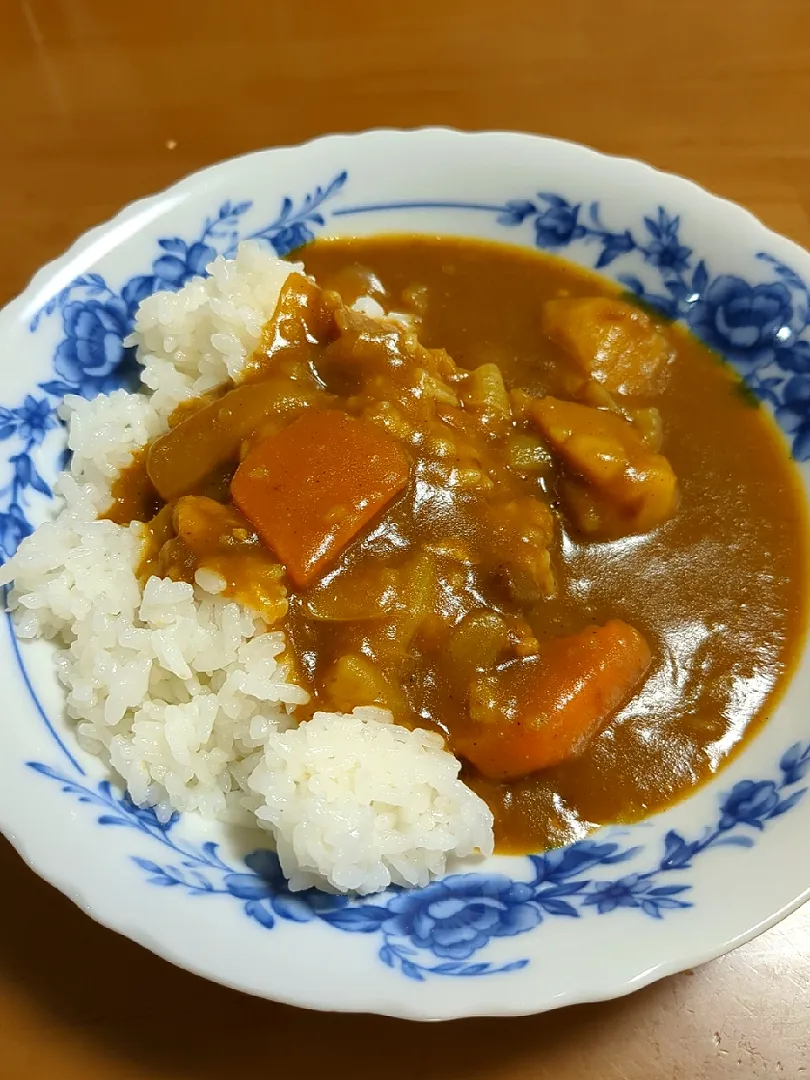 おじゃがごろごろ・チキンカレー🍛|きなこもちさん