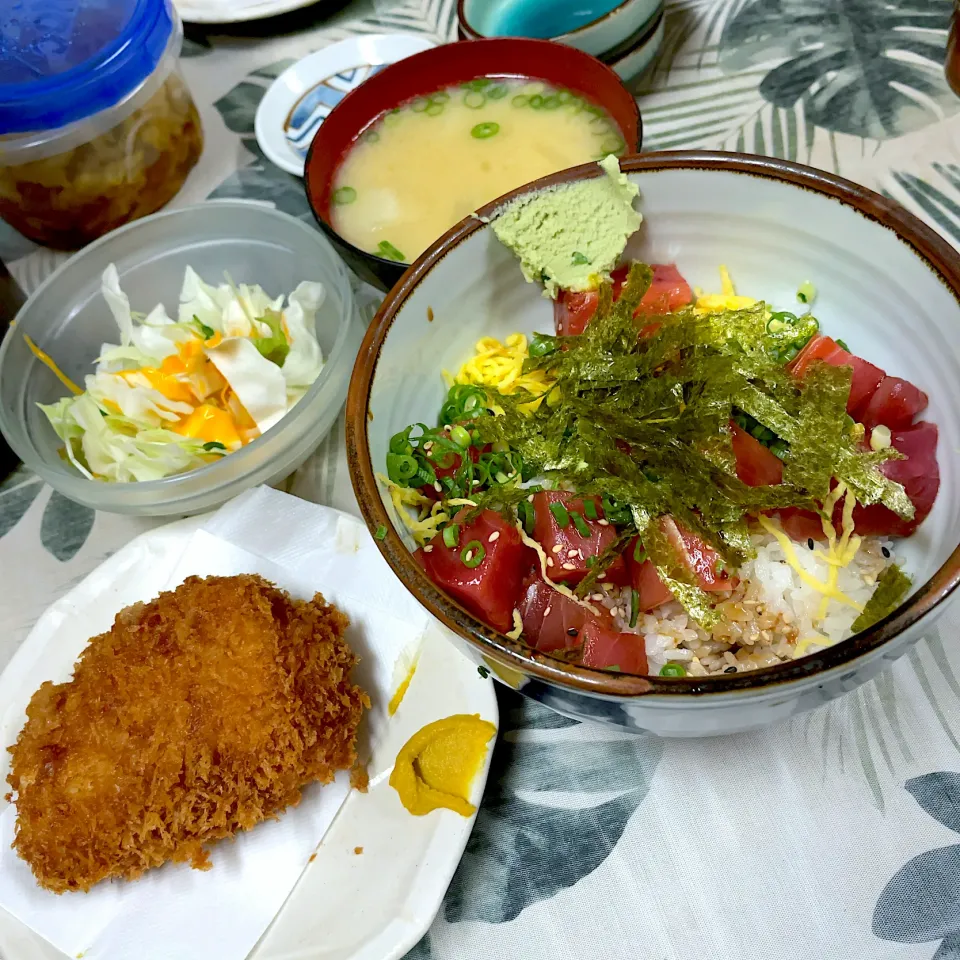 Snapdishの料理写真:鉄火丼 ヒレカツ1枚セット|T. Wonderさん