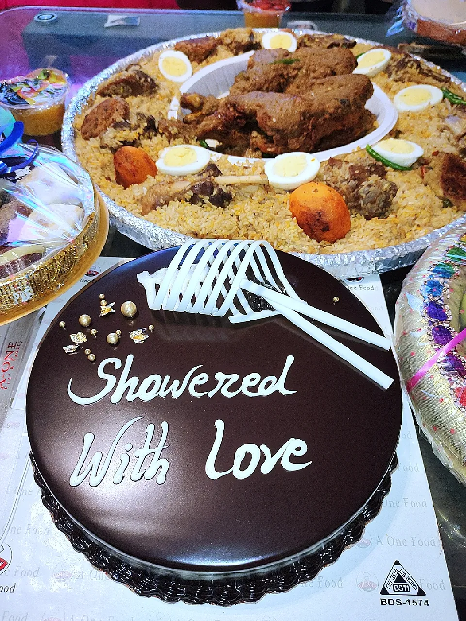 Snapdishの料理写真:Baby Shower Cake...!!|Cafe Sweet & Savouryさん