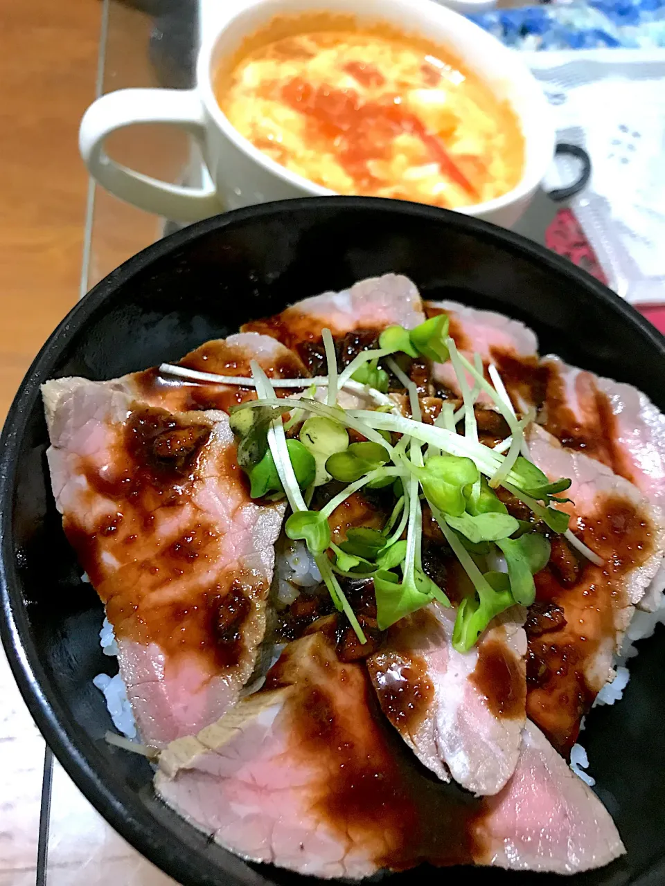 Snapdishの料理写真:ローストビーフ丼|うにゃさん