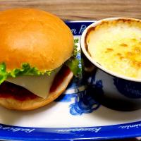 ハンバーガーとミニグラタンセット