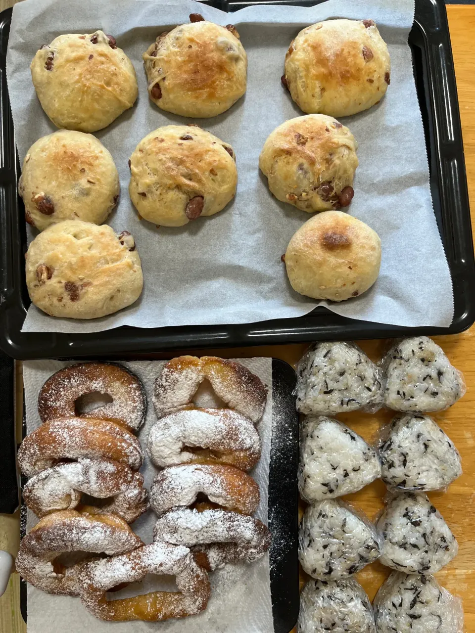 金時豆パンとドーナツ🍩と旦那さんの朝ご飯用の冷凍おにぎり|モモ&ハーブmama🐰🐹🐢🐠❤️さん