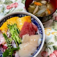 簡単海鮮丼と冬瓜のスープ