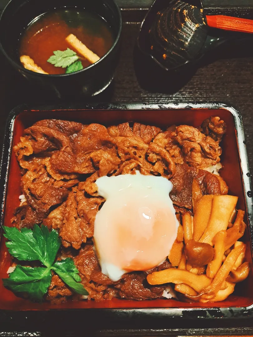 Snapdishの料理写真:【和牛のすき焼き重御膳】|梨々香さん