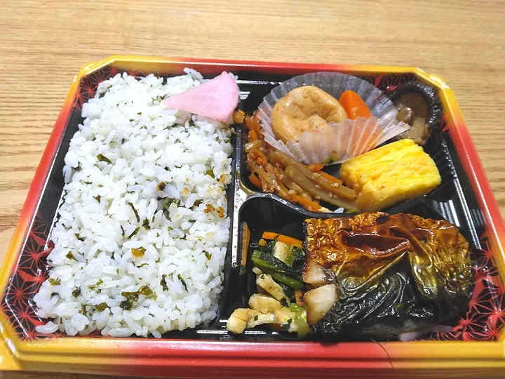 焼きサバの弁当|よっちびやばんぶーさん