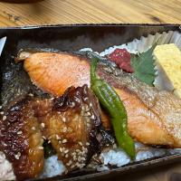 宮城県産銀鮭とテリヤキチキンのじゃこ飯弁当🍱