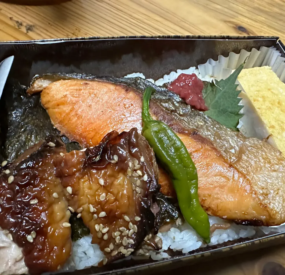 宮城県産銀鮭とテリヤキチキンのじゃこ飯弁当🍱|buhizouさん