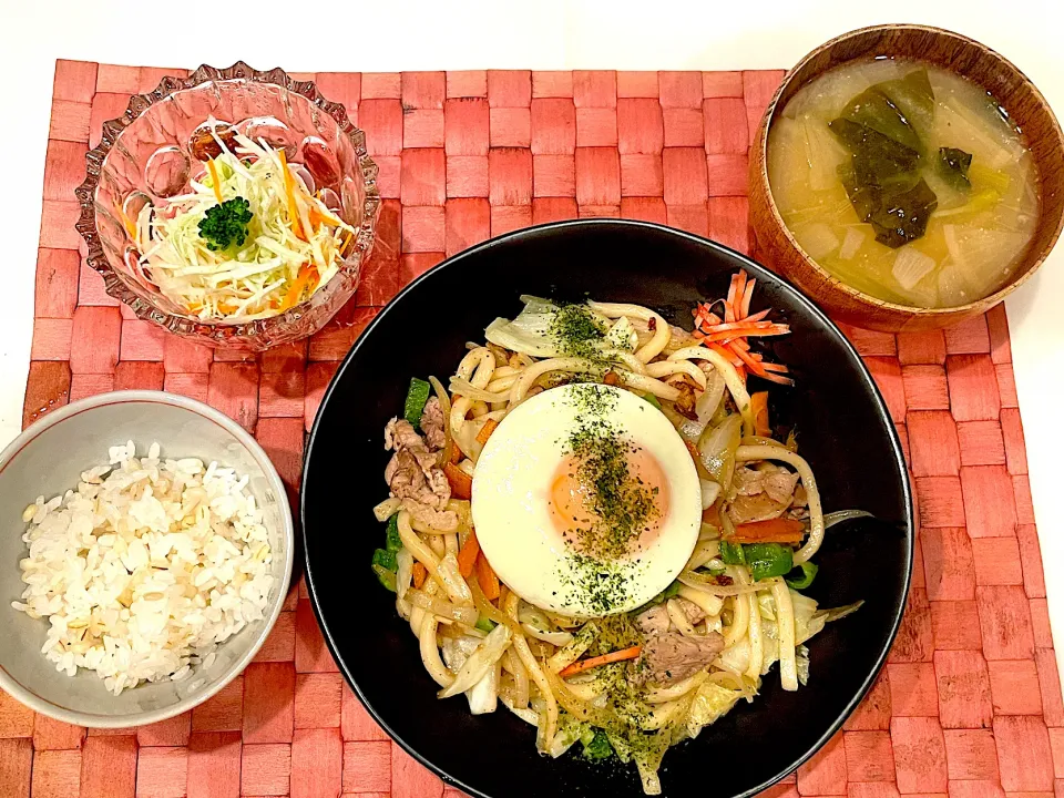 中学生息子のお昼ご飯🍚 焼きうどん定食🍚|Snow10さん