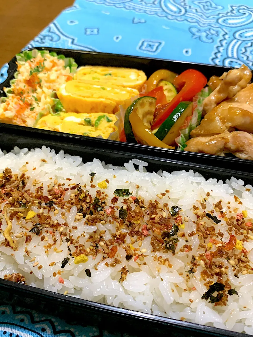 スピード弁当(鶏肉の胡麻味噌焼き・夏野菜炒め・だし巻き卵・ポテトサラダ)|はなはなさん