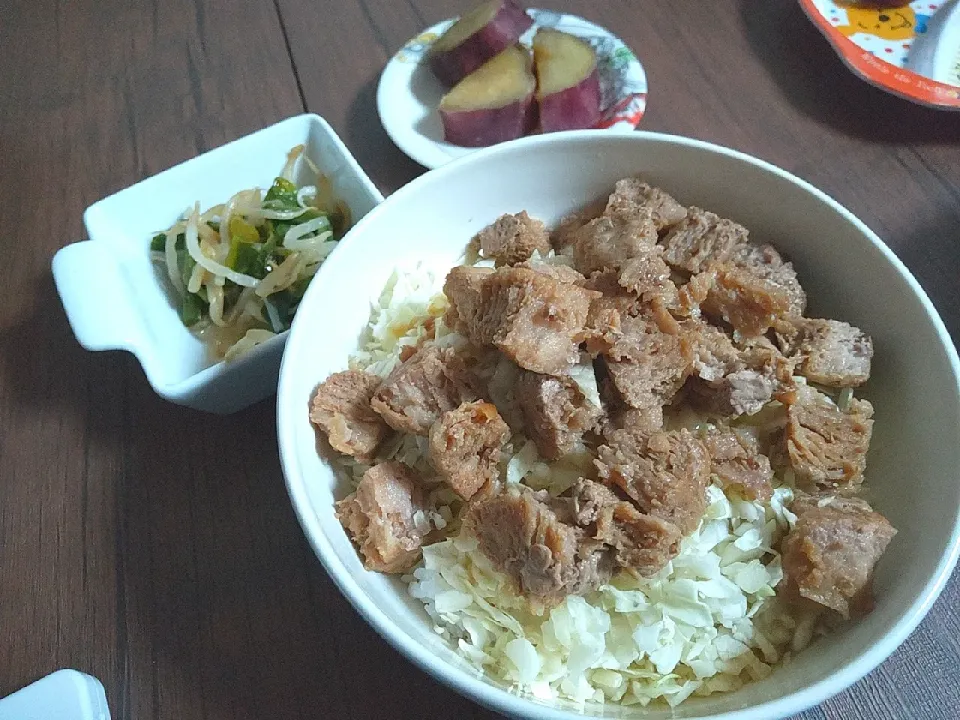 黒豚ロール丼
つるむらさきともやしのお浸し
さつまいもの煮物|尚さん