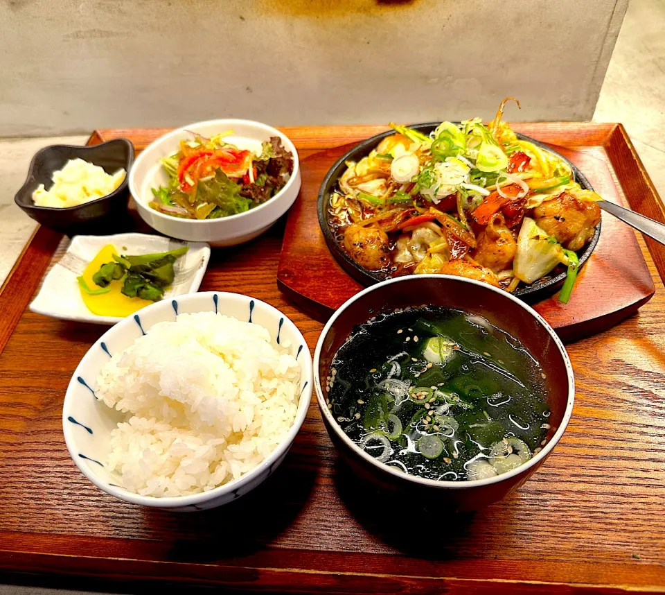 Snapdishの料理写真:はこざき駅前食堂|Hiromi Nishiwakiさん