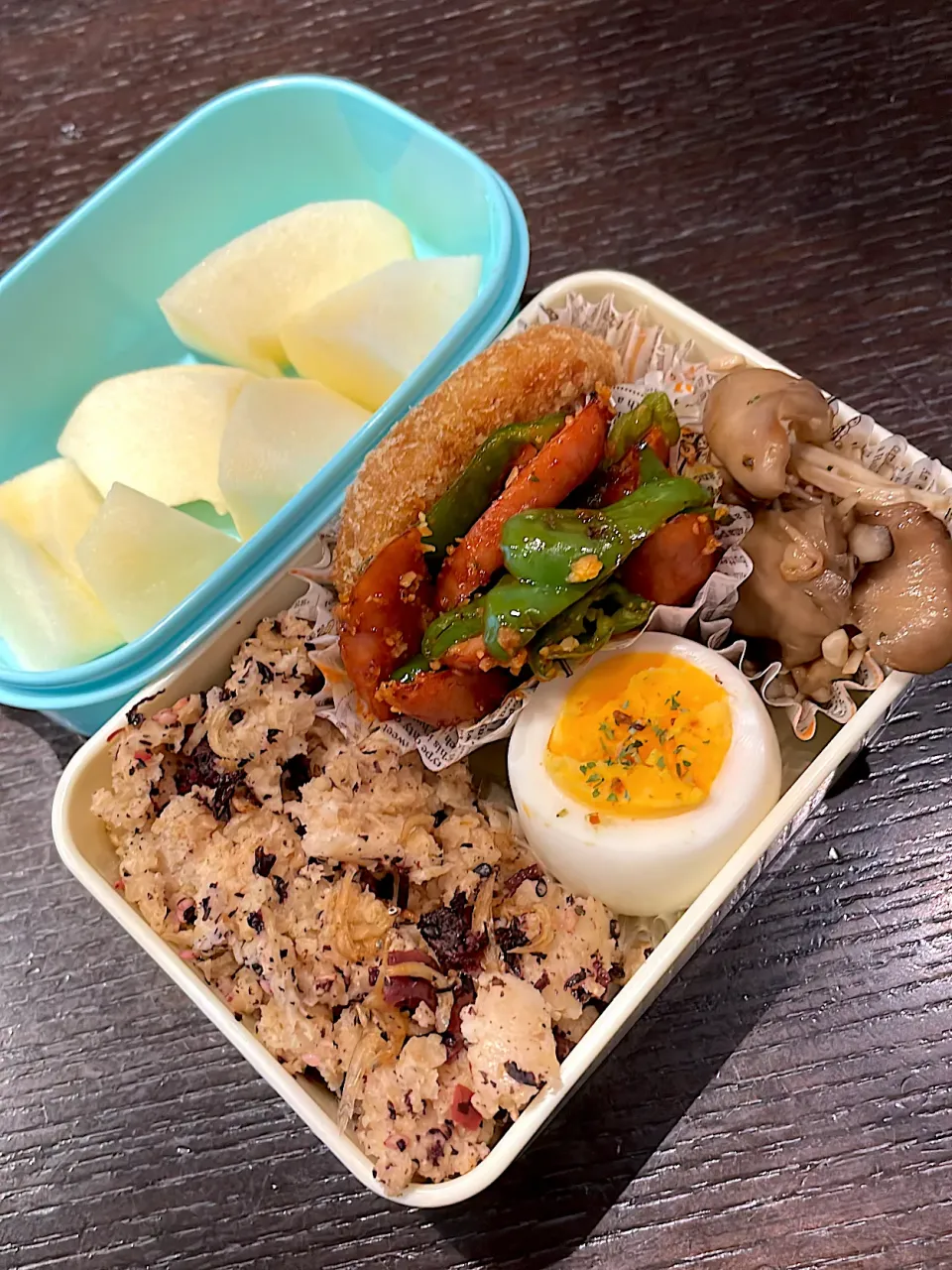 ソーセージソテーとカレーコロッケ弁当|雑草シェリーさん