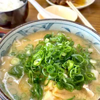 Snapdishの料理写真:白鬚神社近く白鬚食堂　豚汁ラーメン|mishaさん