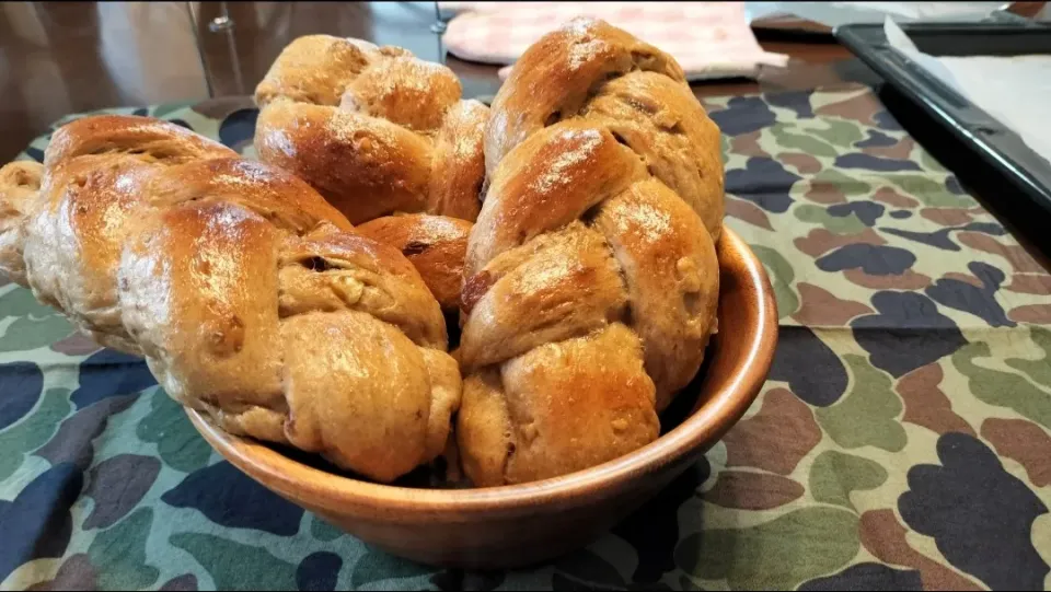 🍇胡桃とレーズンの三つ編みパン🥖|みよぱさん