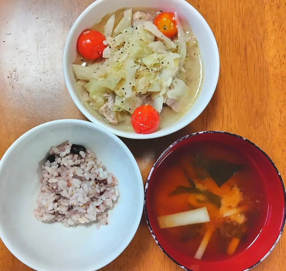 2023 0920　豚肉とキャベツのスープ蒸し　大根とわかめのお味噌汁|いもこ。さん