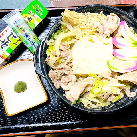 「スパイスでカンタン鍋変術「鶏だし鍋」アレンジ」を使ってみたSnapdishの料理・レシピ写真:千切りキャベツの手抜き鍋