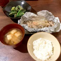 Snapdishの料理写真:鮭のホイル焼き、オクラ胡麻和え|satakeさん