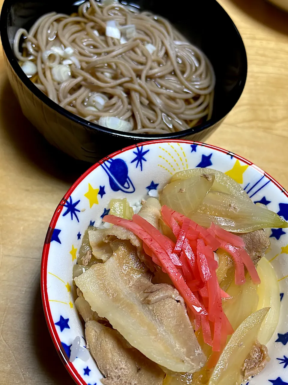 豚丼とそば😅誕生会🎉|abekoさん