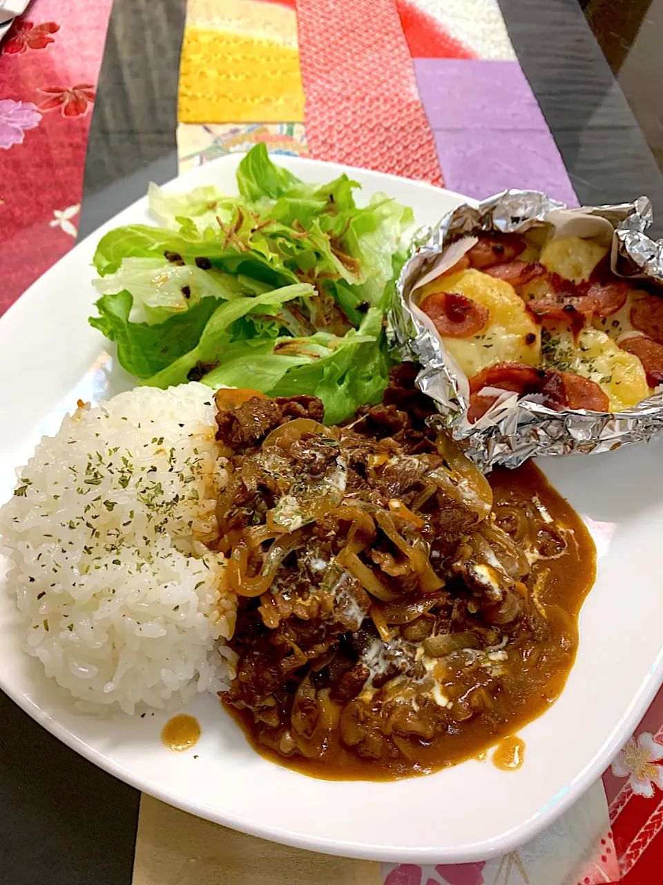 ビーフストロガノフ　ベイクドポテトとサラダを添えて|プクママさん