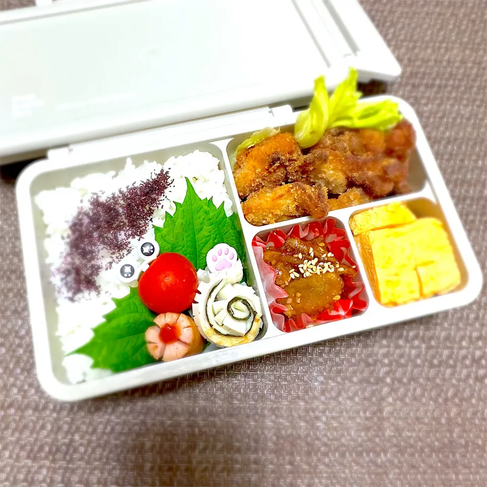 LJK弁当🍱〜鶏モモ唐揚げ・玉子焼き・ごぼう甘辛・ソーセージ・ちくわ海苔チーズくるくる|華恋さん