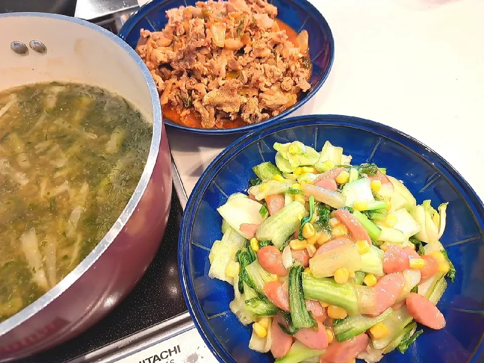 今日の作り置き晩御飯・豚キムチ、チンゲン菜とソーセージの中華炒め、大根と海苔の味噌汁|Sacchinさん