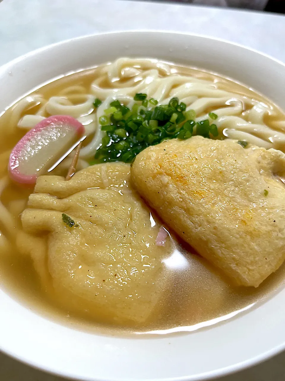 餅巾着と、卵巾着のおうどん😋|ささるみさん