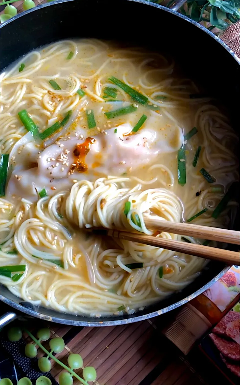 とんこつ炊き餃子の〆ラーメン🍜|MAPITEEさん