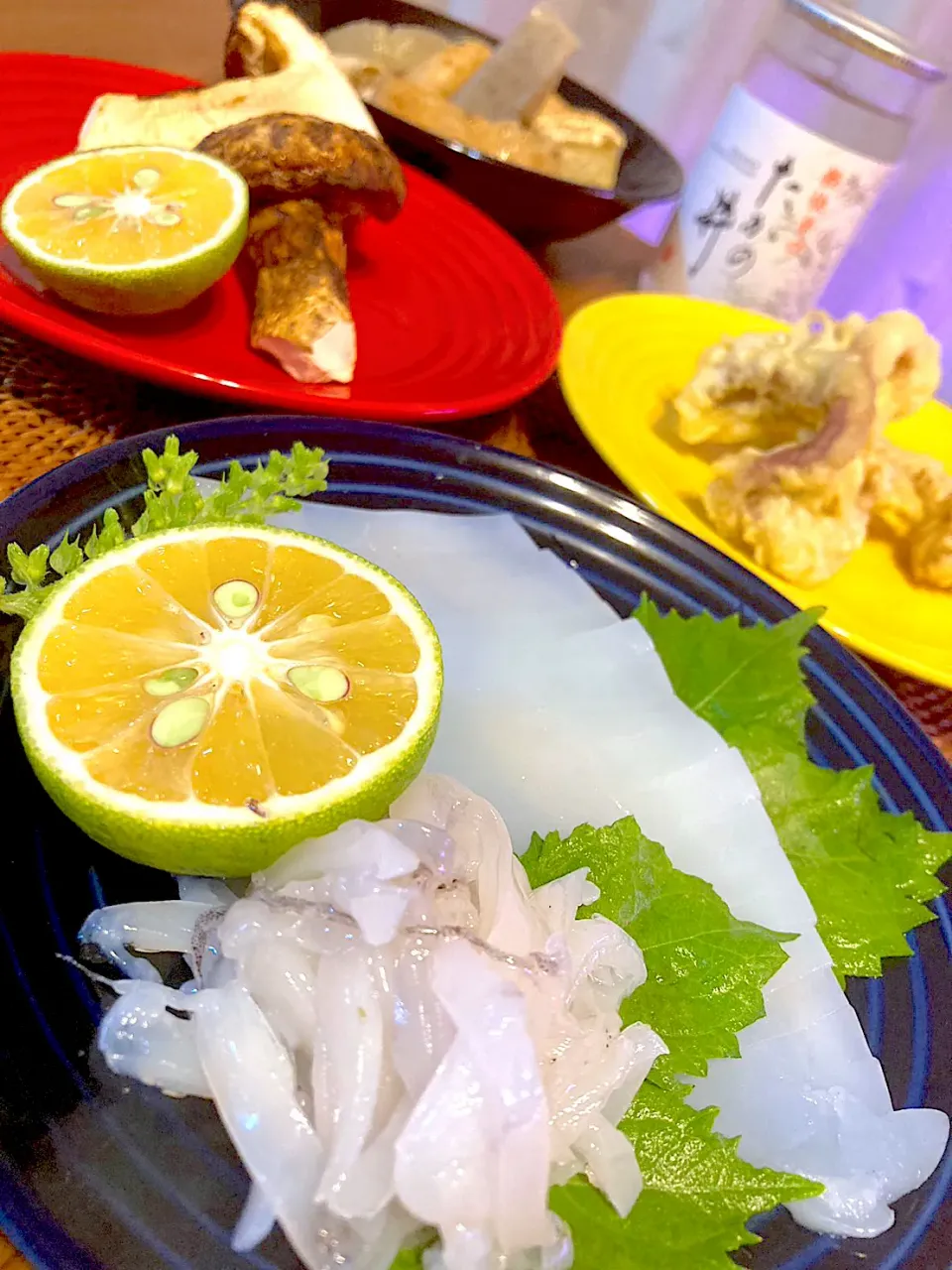 アオリイカ刺身、アオリイカゲソ天、焼き松茸、おでんに日本酒😋🍶💕✨|アイさん