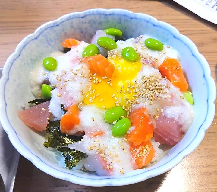 もうすぐお月見🎑海鮮とろろ丼|さゆさん