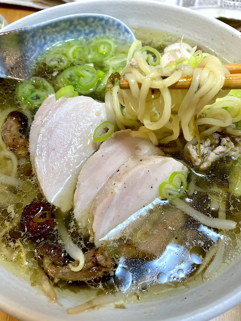 親鶏出汁と海苔の塩ラーメン|小次郎さん