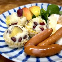 さつまいもと小豆の蒸しパンで朝食