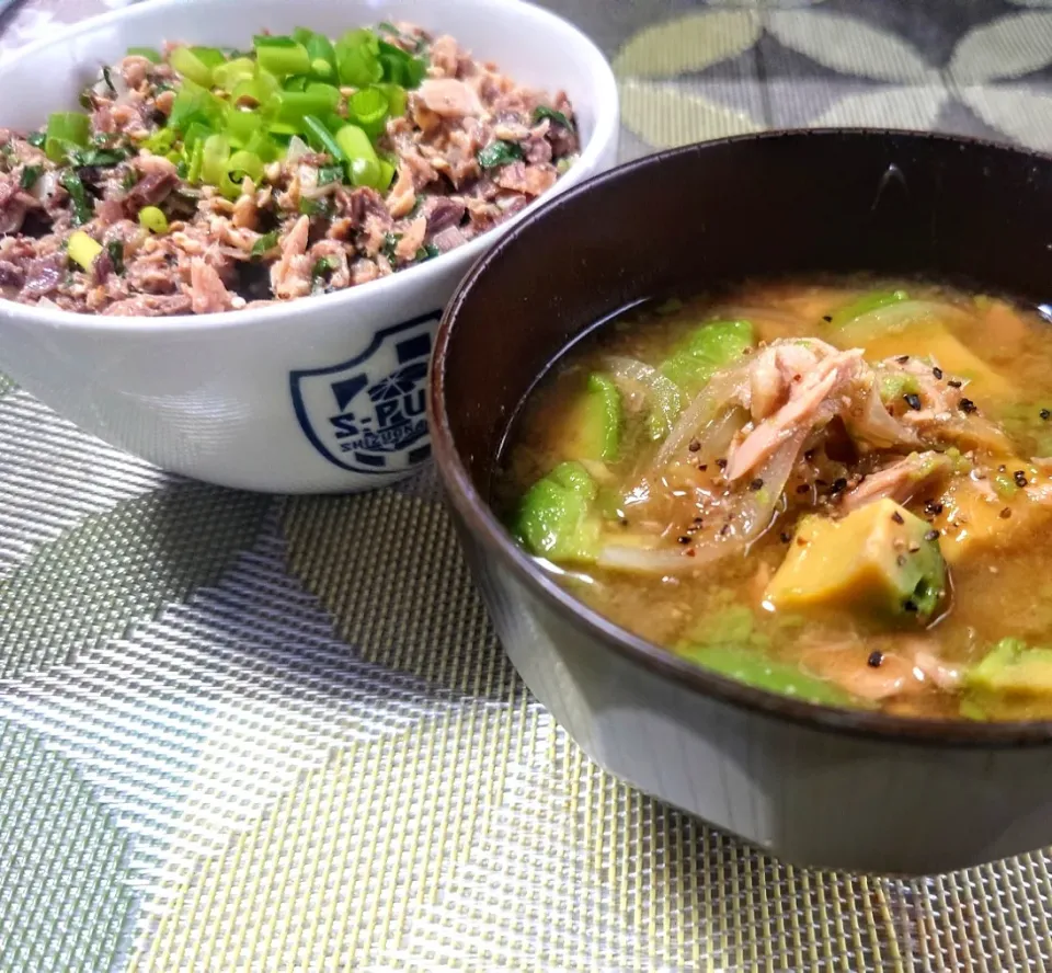 香味野菜と醤油さば和え飯
アボカドとツナの味噌汁|マギーさん