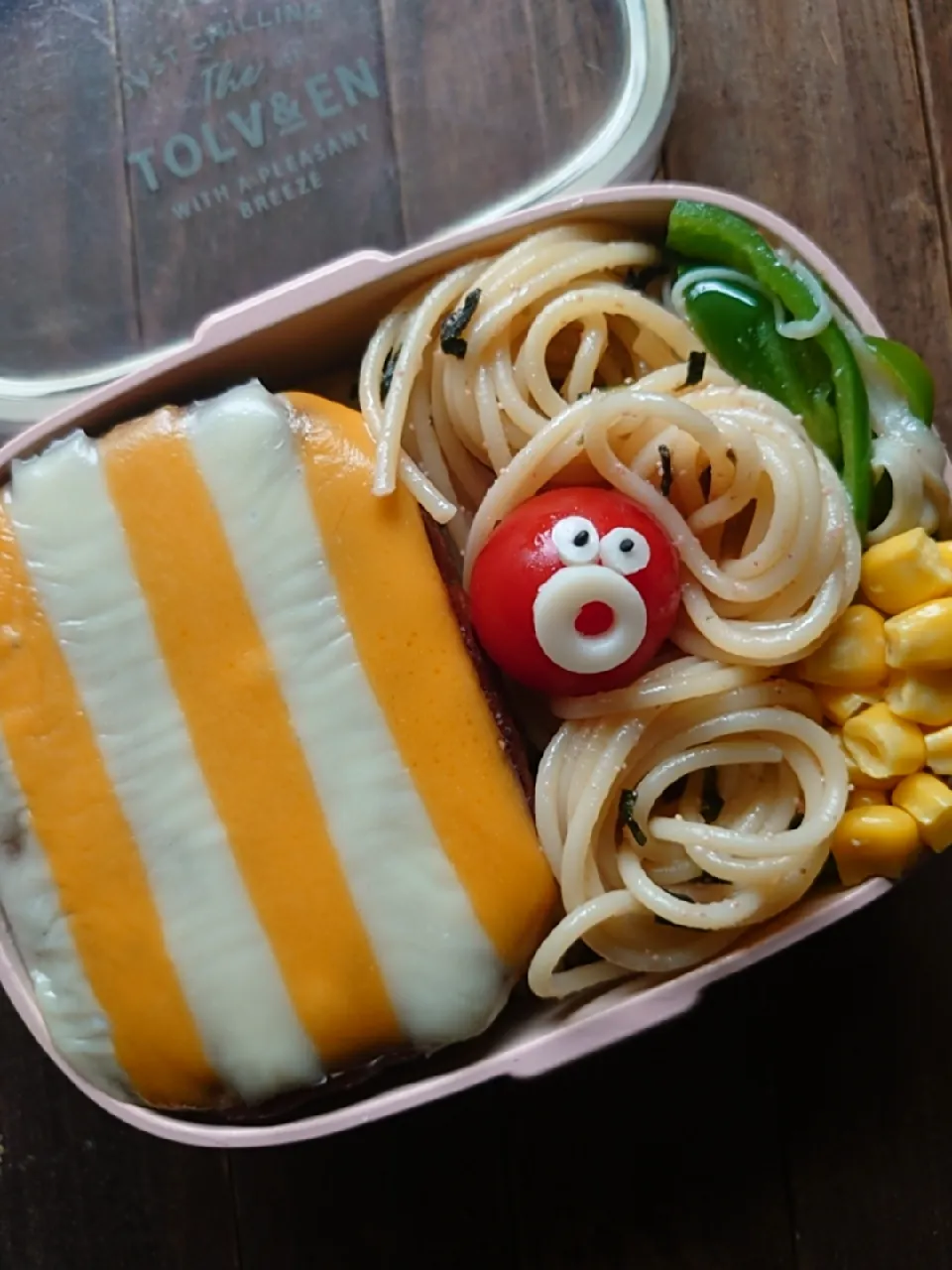 漢の…次女用🍱たらこスパゲティとしましまチーズハンバーグ弁当|ᵏᵒᵘさん