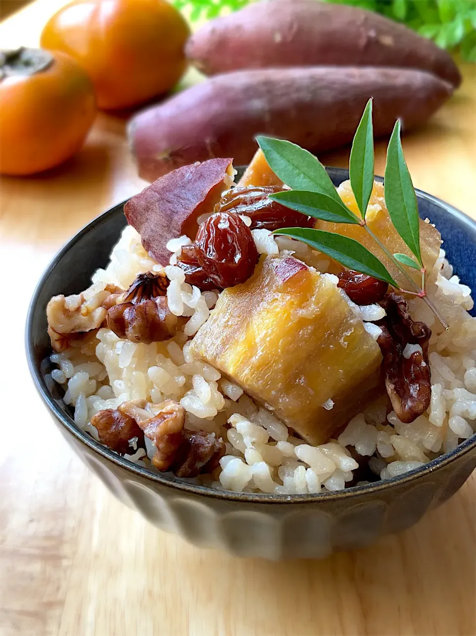 Snapdishの料理写真:さつまいもと胡桃とレーズンの秋の炊き込みご飯🍠|9421beruさん