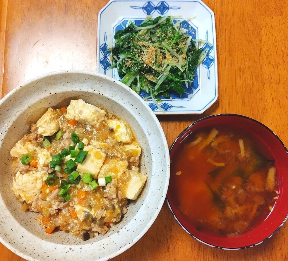 2023 0922　麻婆豆腐丼　水菜のおひたし　なめことわかめのお味噌汁|いもこ。さん