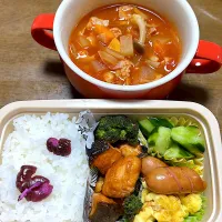 Snapdishの料理写真:鮭のだしバター炒め
和風ミネストローネお弁当|たるぎさん