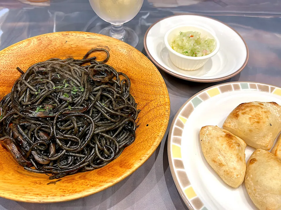 サイゼリヤ　いかすみスパゲティ＆プチフォッカ|Tak@さん