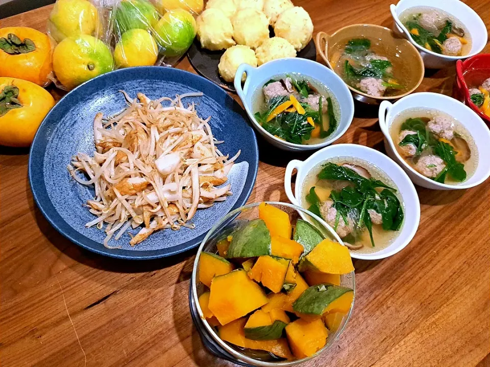 Snapdishの料理写真:肉団子春雨中華スープ　かぼちゃ煮　もやしちくわ炒め　天ぷらまんじゅう　みかん　柿|m aさん