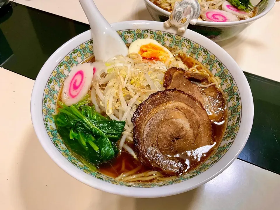 お家で作る王道の醤油ラーメン
手作りチャーシューを炙って乗っけました。
#ラーメンの基本は醤油
#メンマ忘れた
#海苔も忘れた|Takeshi  Nagakiさん